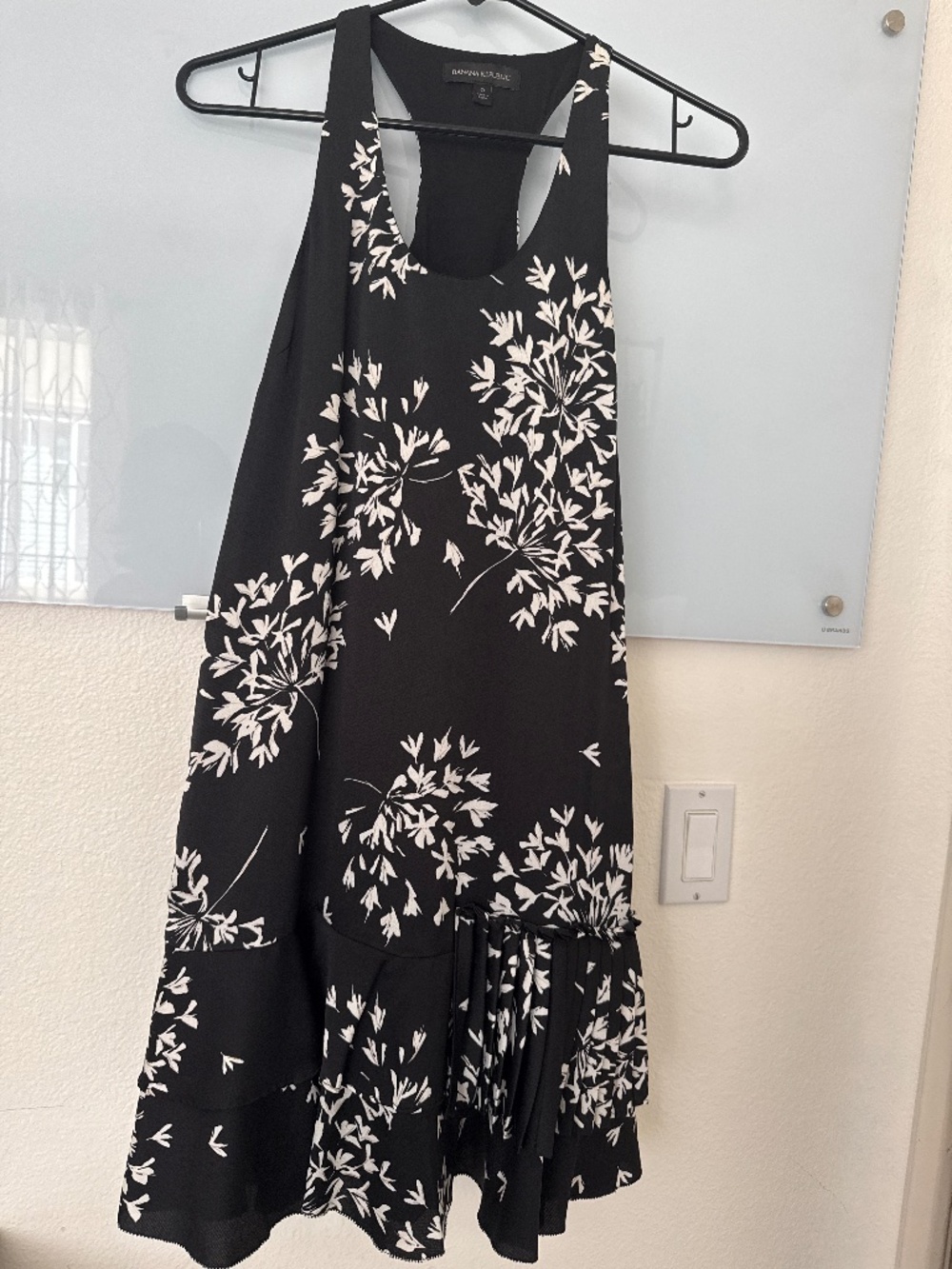 Banana Republic Black & White Floral Sleeveless Pleated Dress Size 0